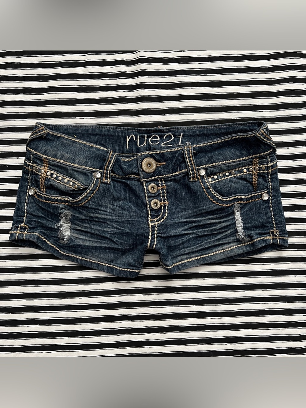 Y2K low rise rue 21 shorts